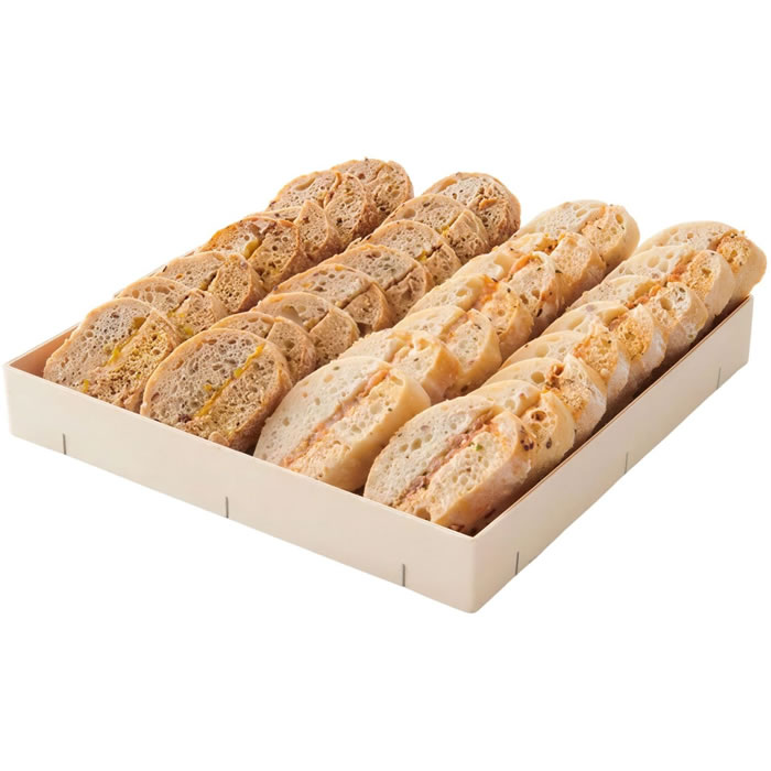 FLUNCH Traiteur Assortiment de mini pain garnis au canard figues et saumon